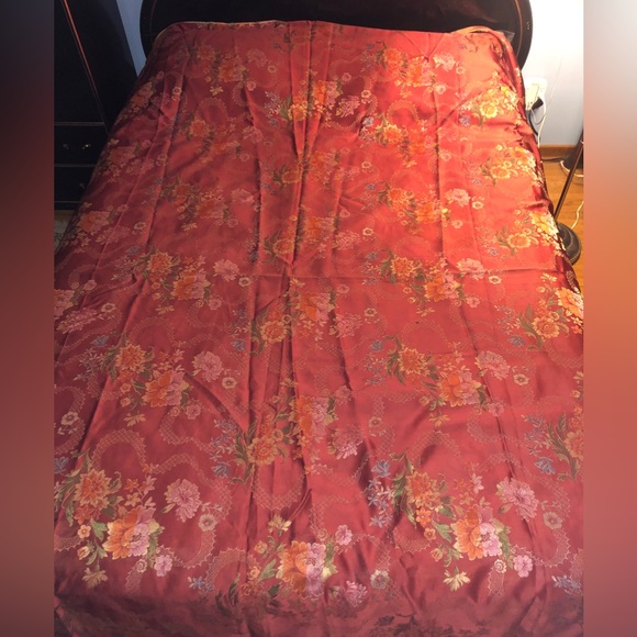 Vintage Luxury Red Flower Bedspread - Picture 2 of 4